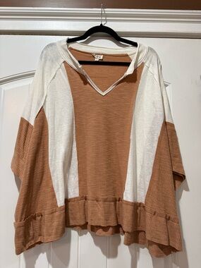 POL Colorblock Waffle V-Neck Ruffle Hem Pullover - Cream & Brown